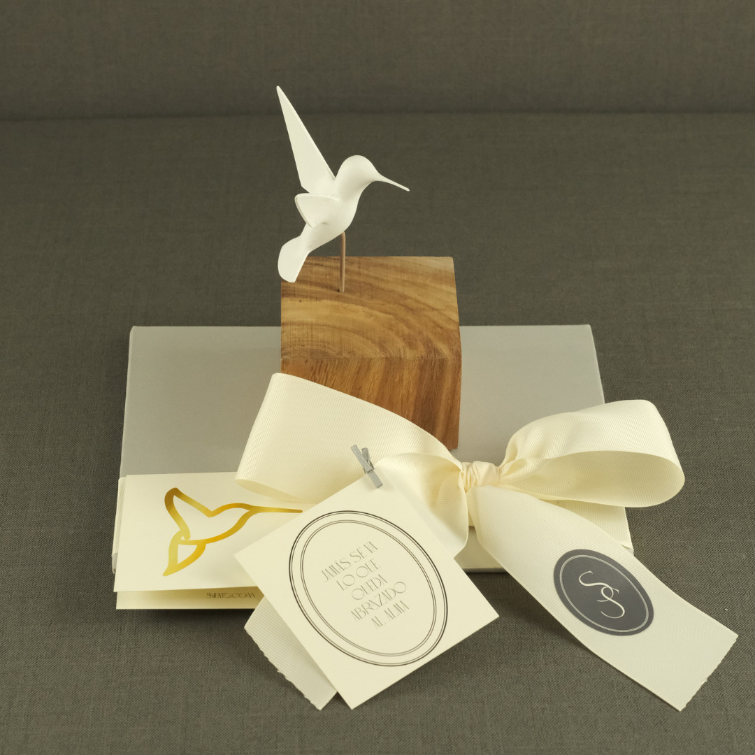 COLIBRÍ CON PEDESTAL Y ALAS DAVIT NAVA