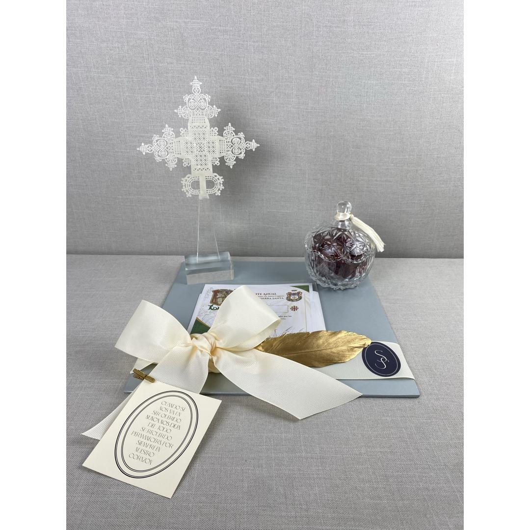 CRUZ DE ACRILICO CON BOMBONERA