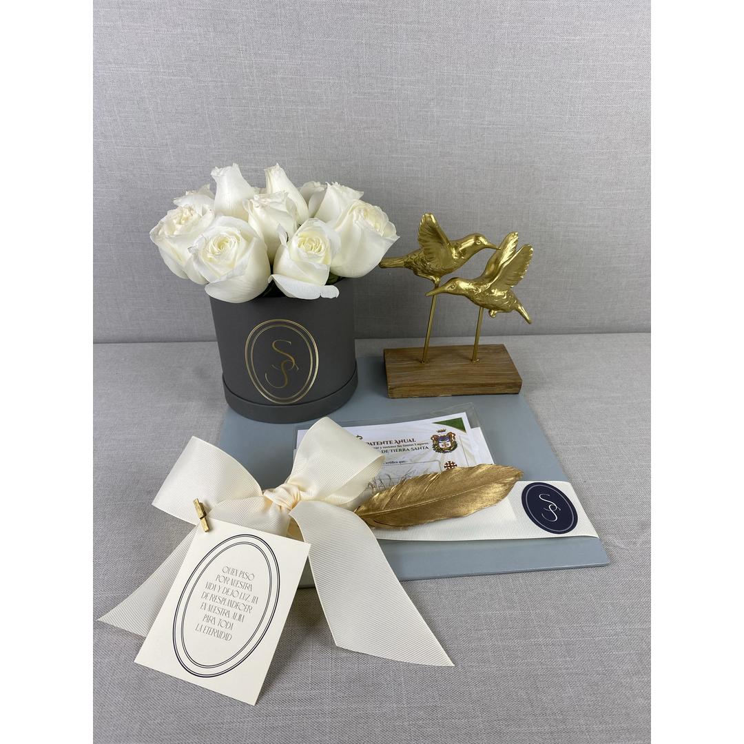 ROSAS BLANCAS CON COLIBRÍES DOBLES